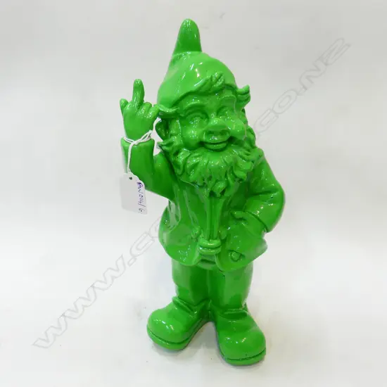 GREEN RESIN GNOME GIVING THE FINGER H.310mm
