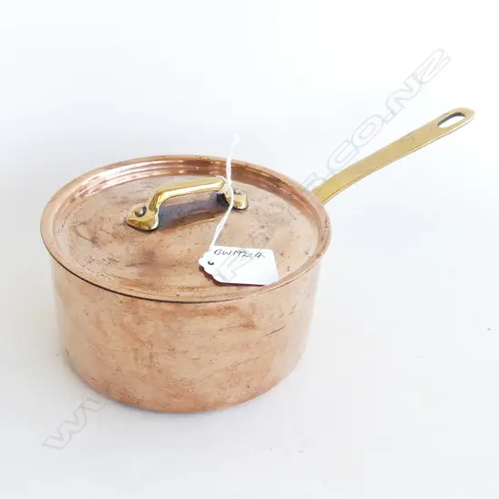 COPPER LIDDED POT W BRASS HANDLE RIVOTED