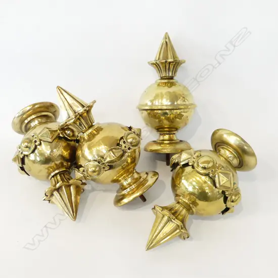 4 LG BRASS FINIALS  (MIDDLE DECORATIVE BAND MISSING ON 1) H. 220MM