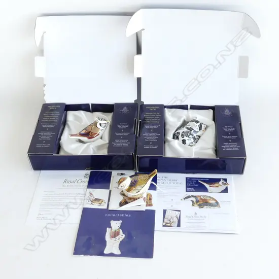 3 ROYAL CROWN DERBY ANIMAL PAPERWEIGHTS; 2 BIRDS & MISTY KITTEN (2 BOXED)