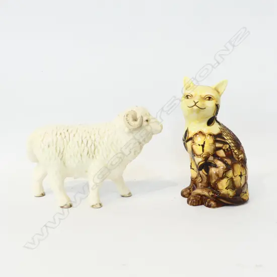 GOEBEL RAM L.180mm + OLD TUPTON WARE CAT H.160mm