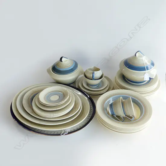 43 PCE SUSIE COOPER PART DINNER SERVICE - kestrel shape blue wedding band pattern