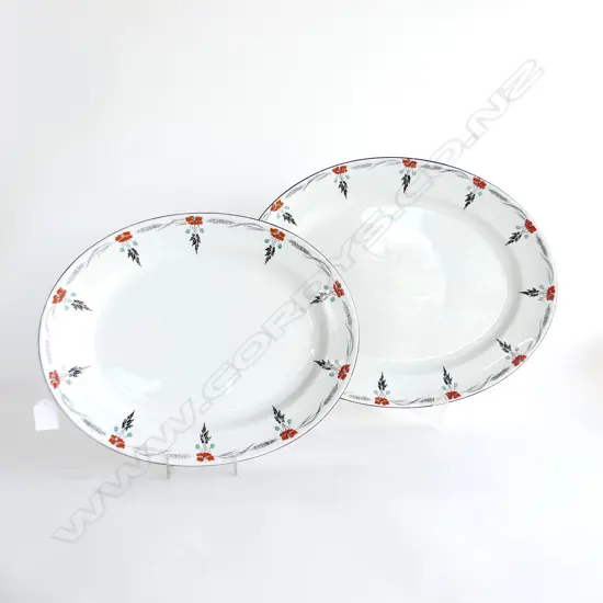 2 SHELLEY PLATTERS w. HAND ENAMELLED POPPY BORDER W.420 / 360mm