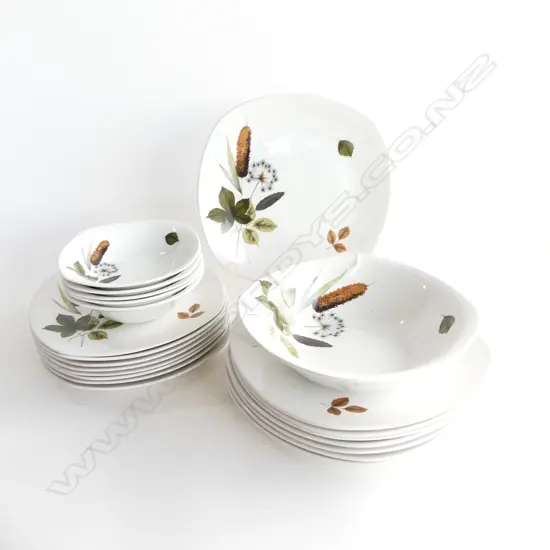 22 PCE MIDWINTER STYLECRAFT 'RIVERSIDE' PART DINNER SET; 8 DINNER PLATES, 8 LUNCH, 5 BOWLS, SERVING BOWL