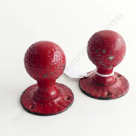 PR VINTAGE RED PAINTED METAL 'GOLFBALL' DOOR KNOBS H.70mm