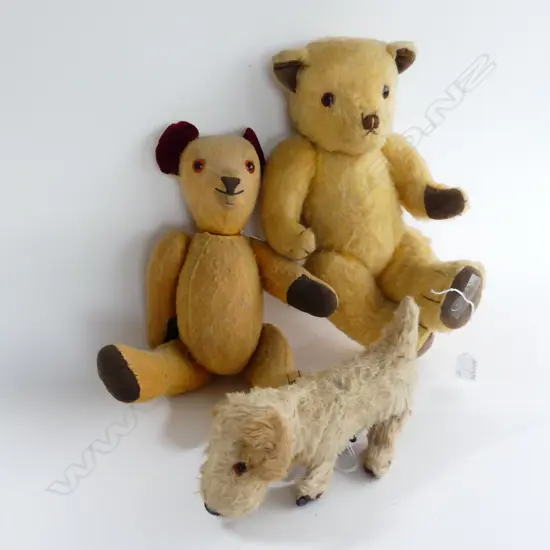 2 VINTAGE TEDDY BEARS AND CLOCKWORK DOG ALL PLAY WORN H 400 MM