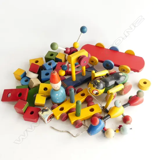 BOX LOT VINTAGE WOODEN TOYS  BUZZIE BEE  WODLING DUCKS  ETC 