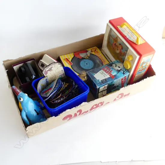 SMALL BOX FISHER PRICE MUSIC BOX CHILDS 45 RECORDS BADGES VIEWERS TOYS ETC