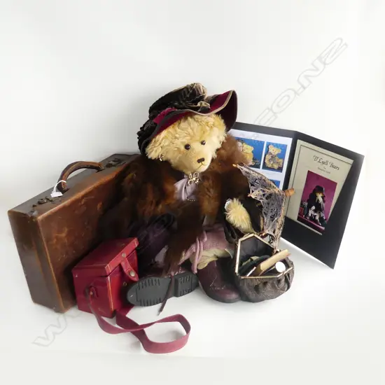 HEATHER LYELL CUSTOM BEAR 'AUNT PHYLLIS' w. ACCESSORIES & CERTIFICATES ETC