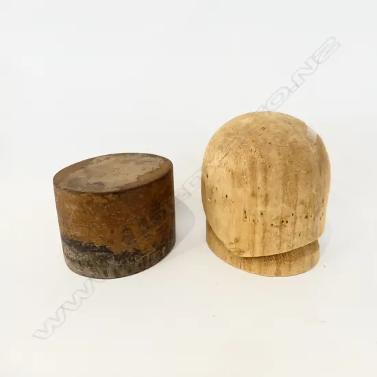 2 WOODEN HAT BLOCKS H.200mm