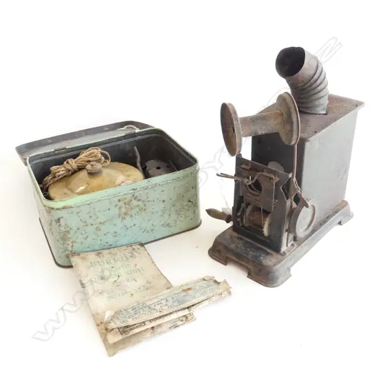 BURMOS BRASS KERO STOVE IN TIN  L190MM & VINTAGE TIN VIEWER H240MM