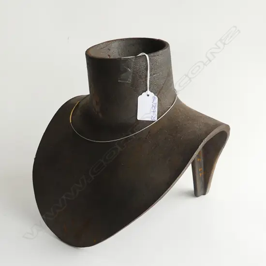 VINTAGE CAST IRON JEWELLERS BUST  H. 250MM