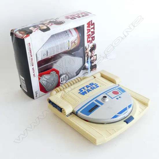 BOXED STAR WARS MILLENNIUM FALCON BATH SET H200MM & STAR WARS  R2 D2 KEY BOARD  L200MM