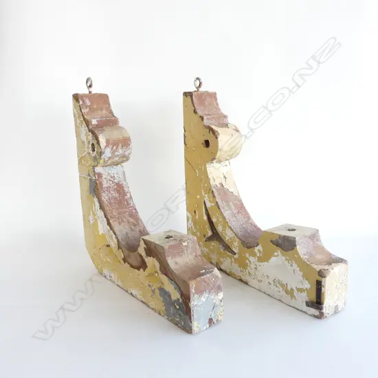 PR COLONIAL HOUSE / VERANDAH BRACKETS DISTRESSED PAINT H.
