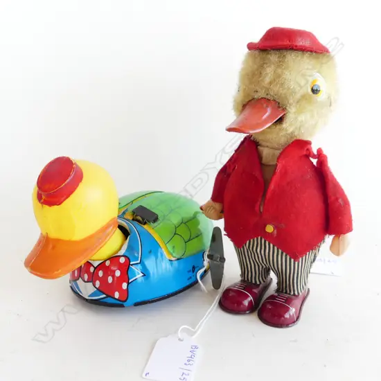 2 MADE IN JAPAN VINTAGE TIN TOY   CLOCKWORK DUCKS H170MM TALLEST