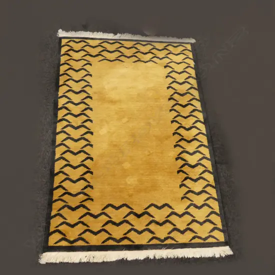 BLACK & TAN MACHINED WOOL RUG 1950x1250mm