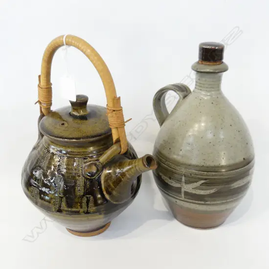 2 PETER STICHBURY STUDIO POTTERY PCES; LARGE TEA POT & FLAGON H.310mm