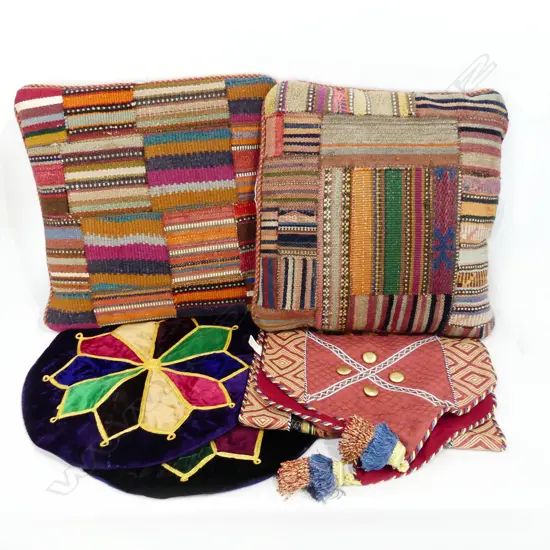 2 CUSHIONS + 2 VELVET CUSHION COVERS 400mm dia + TABLE RUNNER