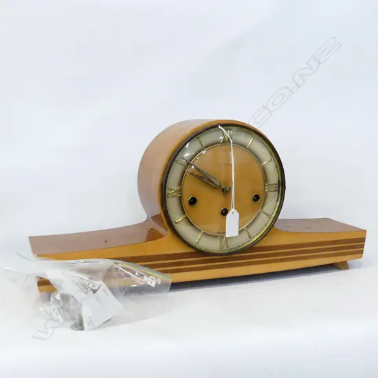 VINTAGE GERMAN MANTLE CLOCK w KEY W.490mm