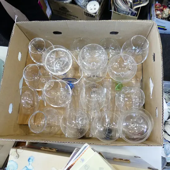 BOX LOT ASST. GLASSES; 6 BRANDY BALLOONS (1 CHIP) PR RIEDEL WINE GLASSES, SET OF 6 COLOURED GLASSES 
