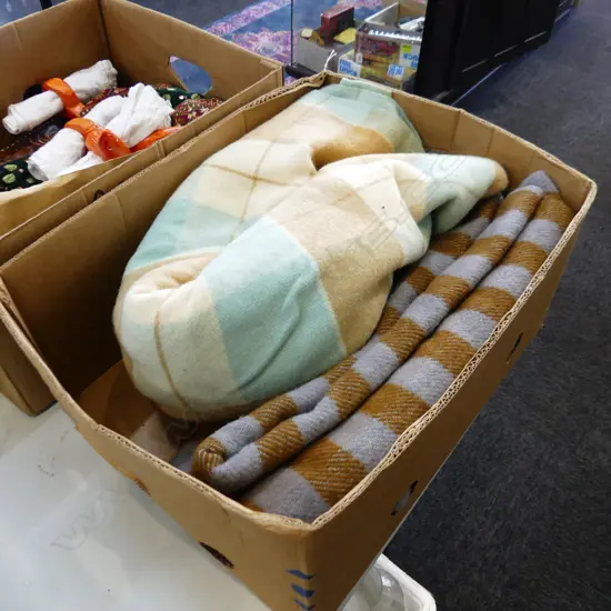 2 VINTAGE WOOLEN BLANKETS 