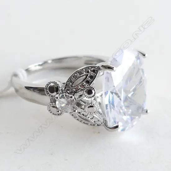 LG SYNTHETIC WHITE STONE DRESS RING