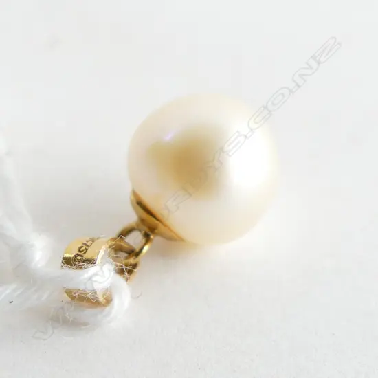 18CT GOLD AND PEARL PENDANT
