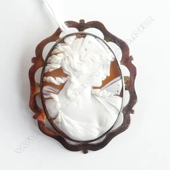 9CT GOLD FRAMED CAMEO WINGED GODDESS 11.8gms