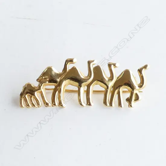18CT GOLD or higher 5 CAMEL BROOCH 6GM
