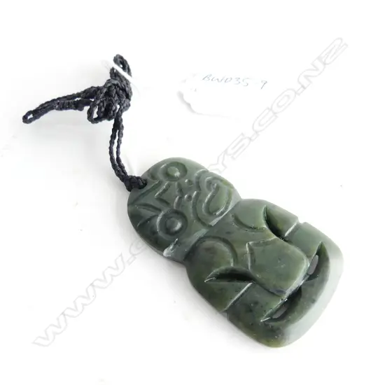 MAORI POUNAMU HEI TIKI L.77mm. Dark green tone