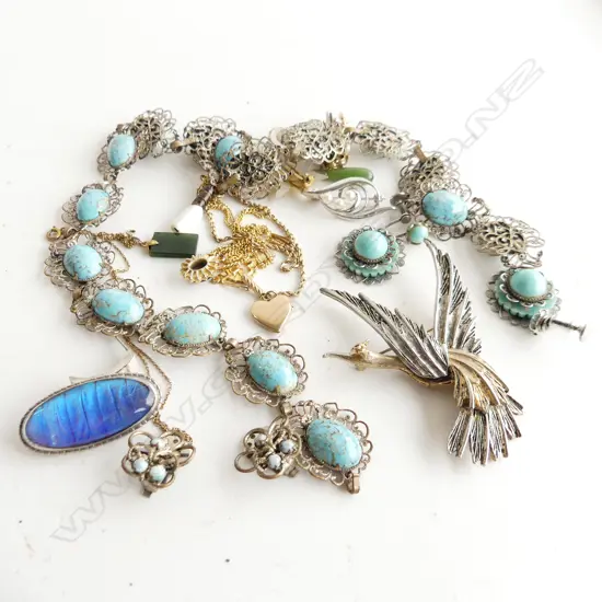 ASSORTED COSTUME JEWELLERY & 14CT GOLD BRACELET