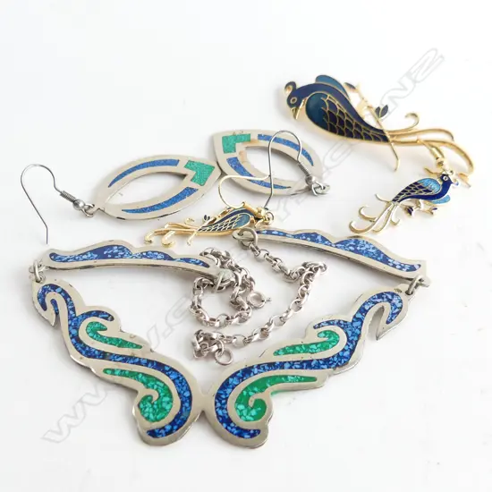 BROOCH AND EARRINGS SET AND NECKLACE AND EARRINGS SET