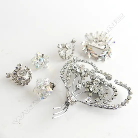 ASSORTED DIAMANTE AND CRYSTAL JEWELLERY