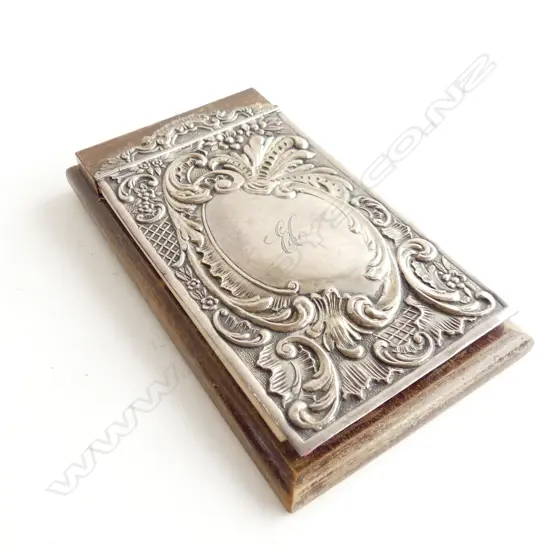 NOTEPAD w. 800 SILVER COVER ENGRAVED 'EC' ON WOODEN BASE 200x110mm