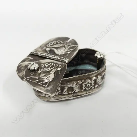 INDIAN SILVER OPIUM BOX w. CONCEALED SLIDE OPENING LID W.45mm