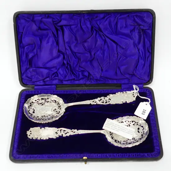 PR ROCOCO STYLE PIERCED STG SILVER SERVING SPOONS, SHEFFIELD 1912 IN ORIG. CASE 139 GRAMS