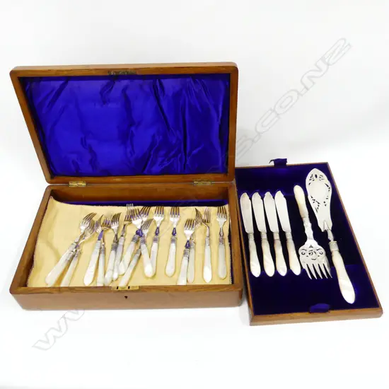 32 PCE CASED EP & MoP FISH SET; 16 FORKS, 14 FORKS + 2 SERVERS