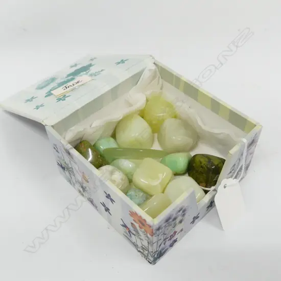 COLLECTION 14 SMALL JADE POLISHED PIECES some bright clear & pale tones.