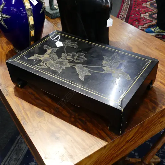 OLD ORIENTAL LOW VASE TABLE black lacquered & gilded. Minor faults L.460mm