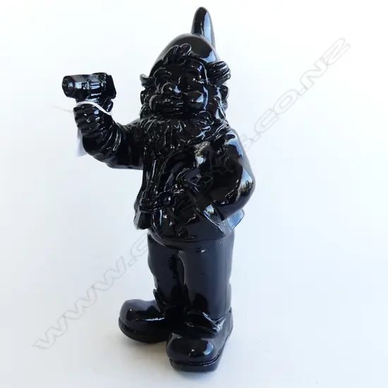 BLACK RESIN GNOME HOLDING GUN H.310mm