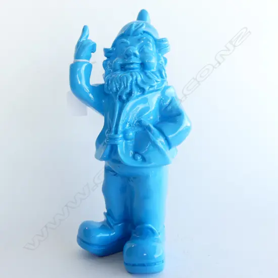 BLUE RESIN GNOME PULLING THE FINGER H.310mm