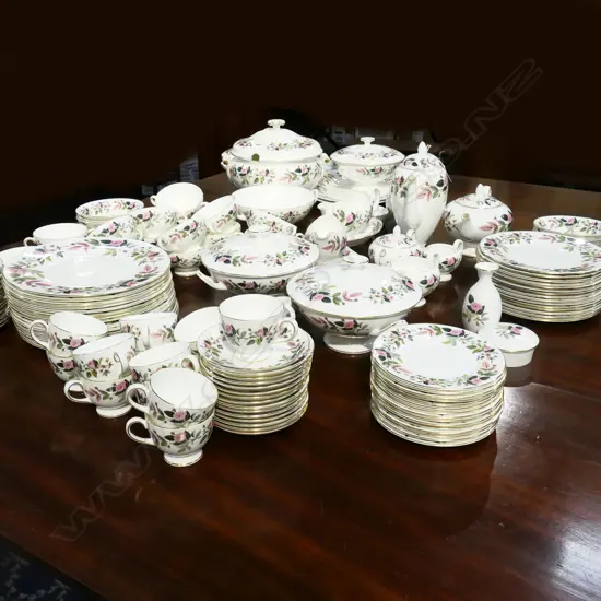 LG INCOMPLETE 15PC WEDGWOOD HATHAWAY ROSE DINNER SET, SOME FAULTS