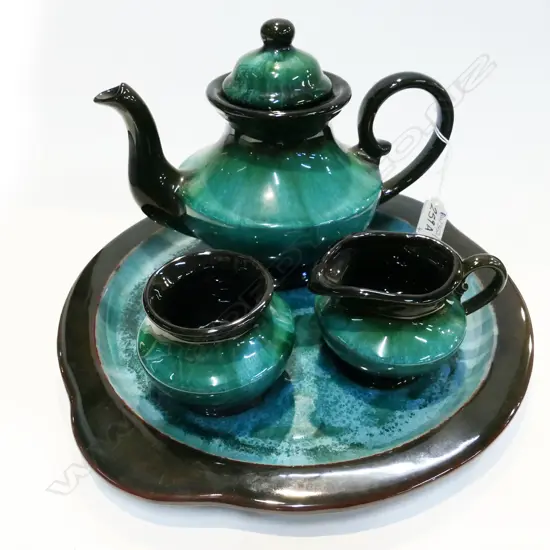 4 PCE BLUE MOUNTAIN TEA SET; TEA POT, MILK, SUGAR & TRAY 310mm dia