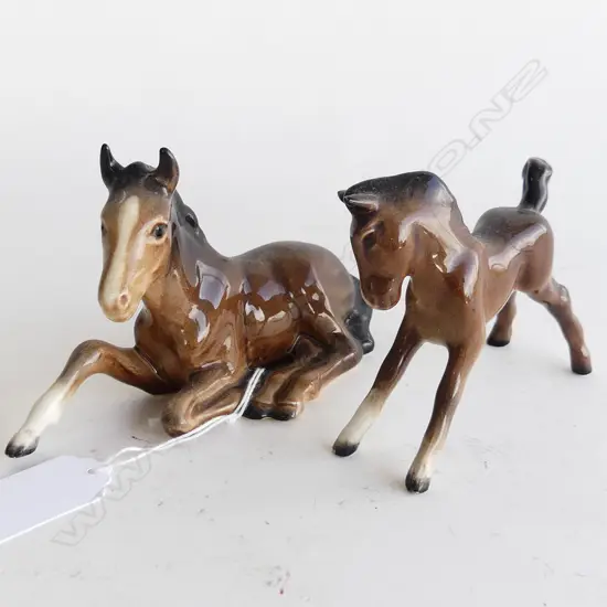 2 SMALL BESWICK HORSE FOALS L.130mm