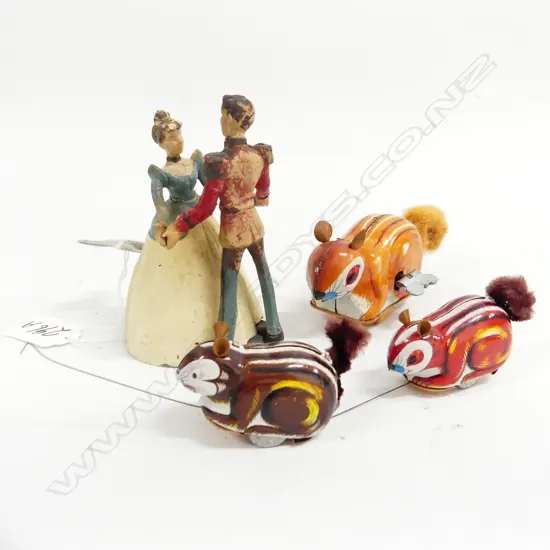3 JAPANESE TIN TOY CHIPMUNKS + VINTAGE CLOCKWORK DANCING COUPLE w. WINDING KEY H.125MM