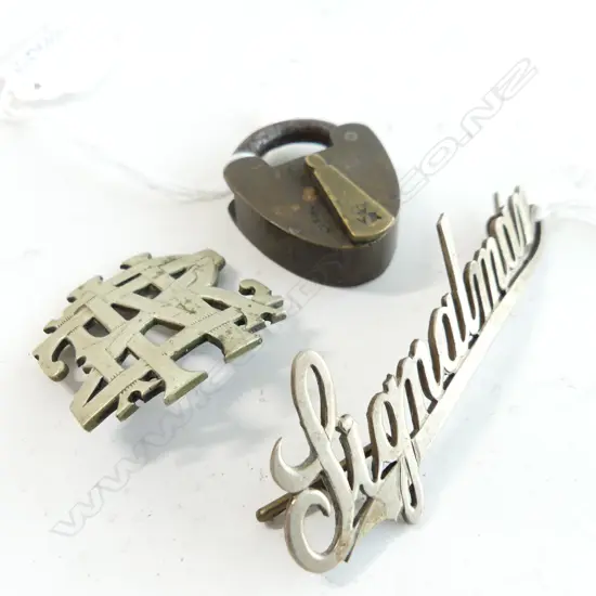 N.Z RAIL BADGE AND SIGNALMAN AND SMALL PADLOCK L 80 MM
