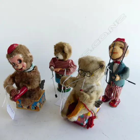 4 JAPANESE CLOCKWORK TINPLATE AND PLUSH BEARS AND 1 MONKEY H 190 MM