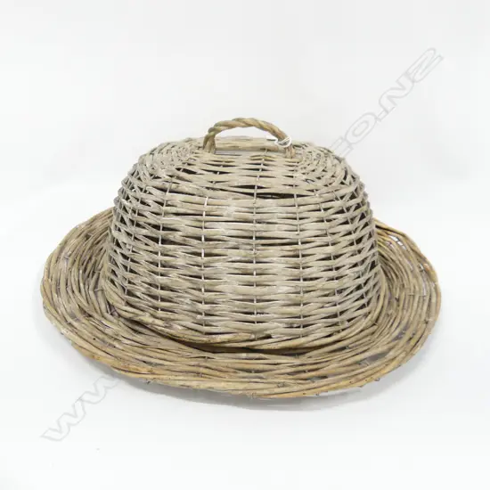 VINTAGE WICKER FOOD DOME & TRAY L. 490MM