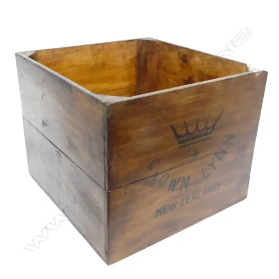 REPLICA WOODEN PLATE BOX PRINTED WITH 'CROWN LYNN'