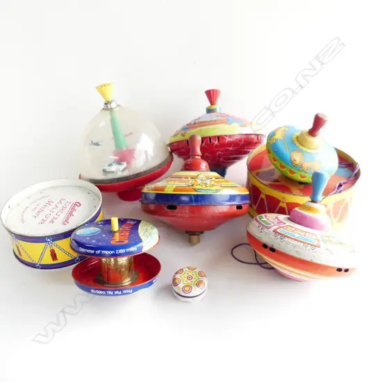 LOT ASST VINTAGE TIN SPINNING TOPS/MICKEY DRUM ETC